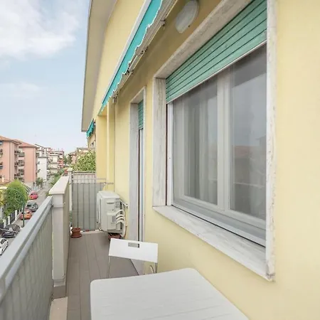 Apartament Mestre Suite